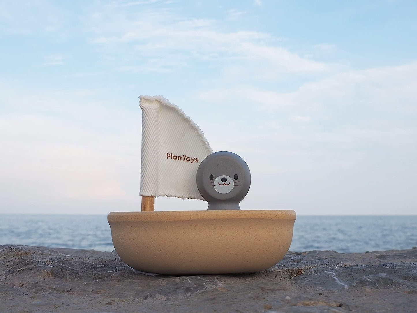 Plan Toys PLTO-5710 PLTO-5710-Sailing Boat with a Seal, Minifigure